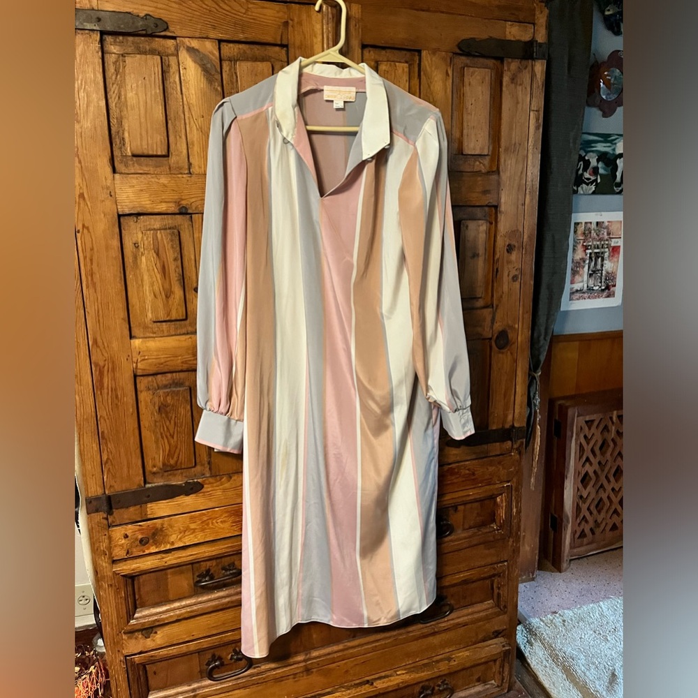 Satin like shirt dress by career CG Guild size 14 I am a size 7